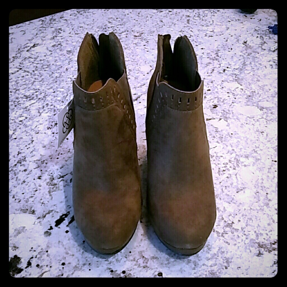 Daisy Fuentes Ankle Wedge Booties